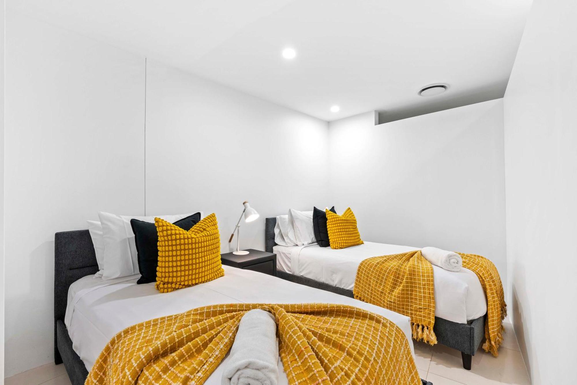 Q Tower At Surfers Paradise - From Level 3 - Private & Self Contained Apartment