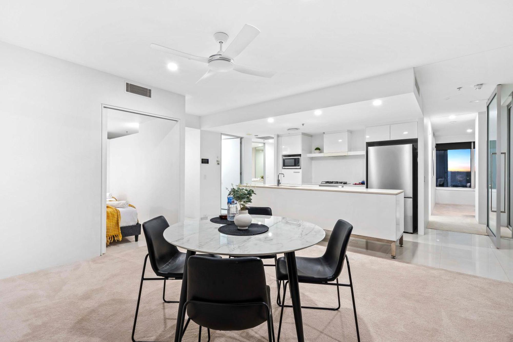 Apartment Q Tower At Surfers Paradise - From Level 3 - Private & Self Contained Gold Coast