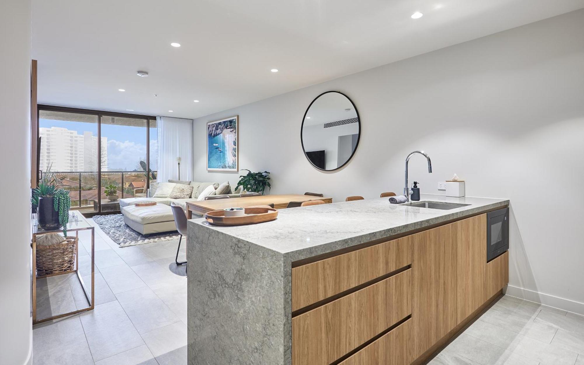 Oceanview Luxury Broadbeach 2 Bedroom Apartment *