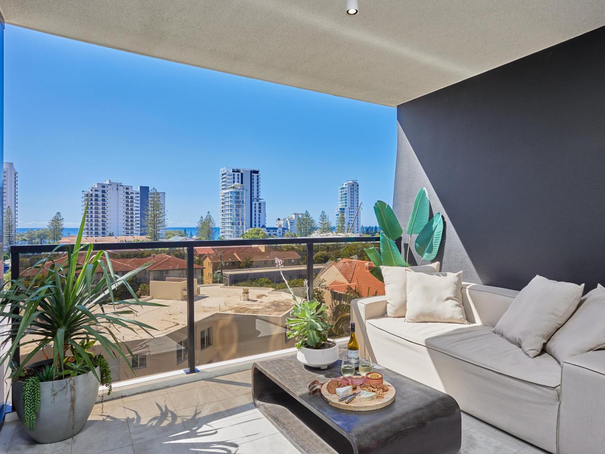 Oceanview Luxury Broadbeach 2 Bedroom Apartment