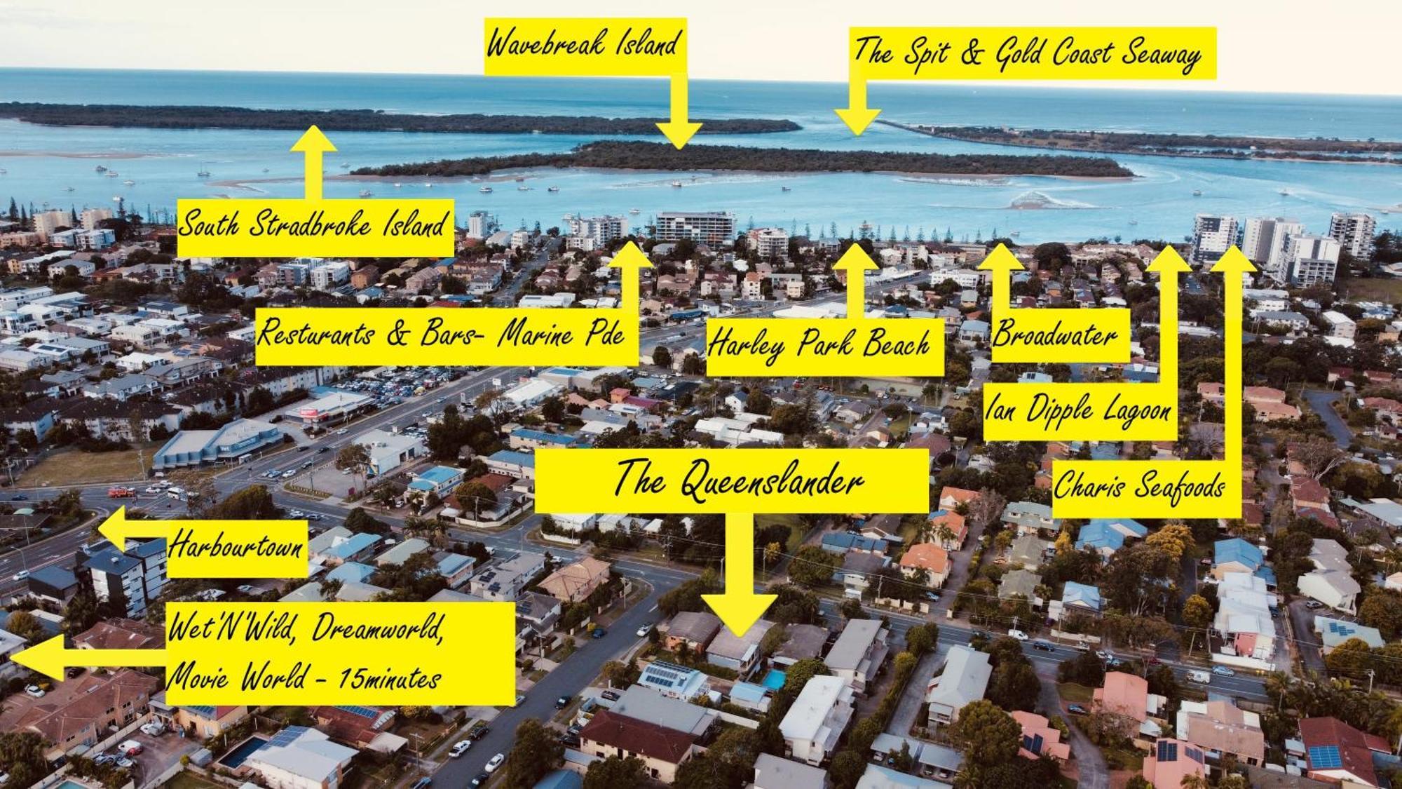 The Queenslander! Complete Entertainer - Huge - Stylish - Games - Full Level Pool - Smokehouse - Secure Parking - Yard #new! Holiday home Gold Coast