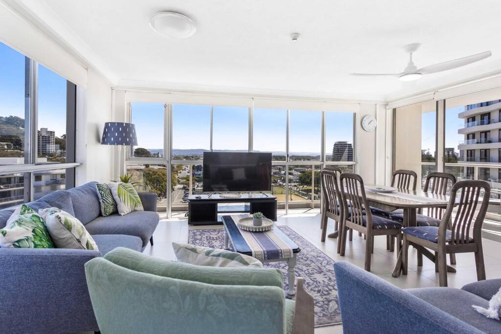Burleigh - Steps Away From The * Gold Coast