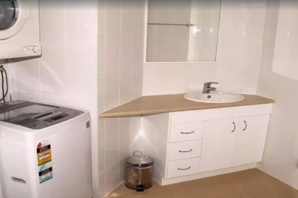 Apartment Comfy Unit In Palm Gables Palm Beach! *