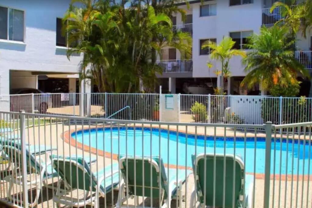 Apartment Comfy Unit In Palm Gables Palm Beach! Gold Coast