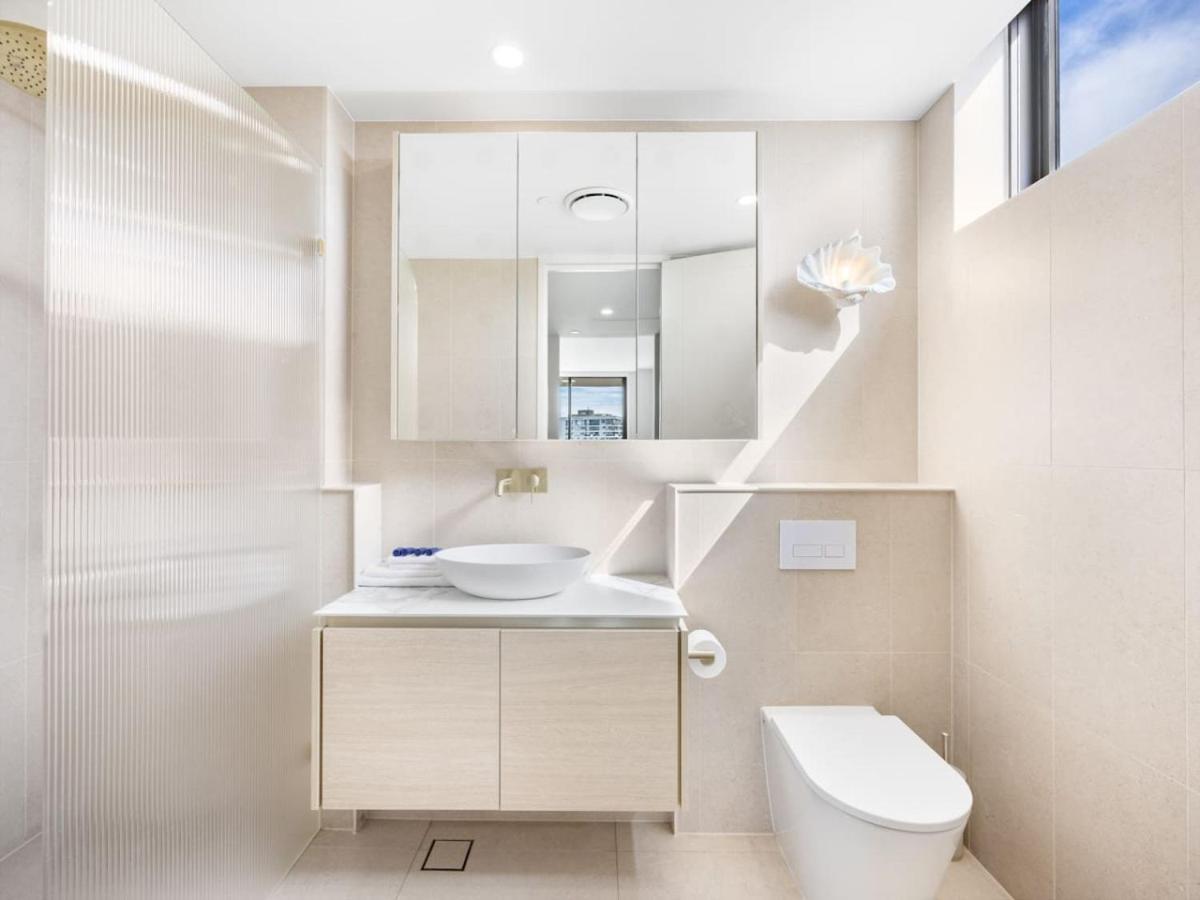 Apartment Sweeping Ocean View W Carpark And Rooftop Pool Gold Coast