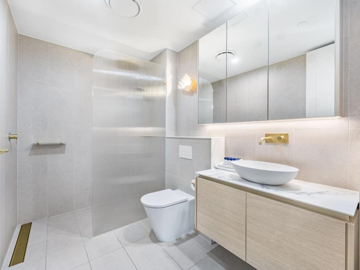 Apartment Sweeping Ocean View W Carpark And Rooftop Pool