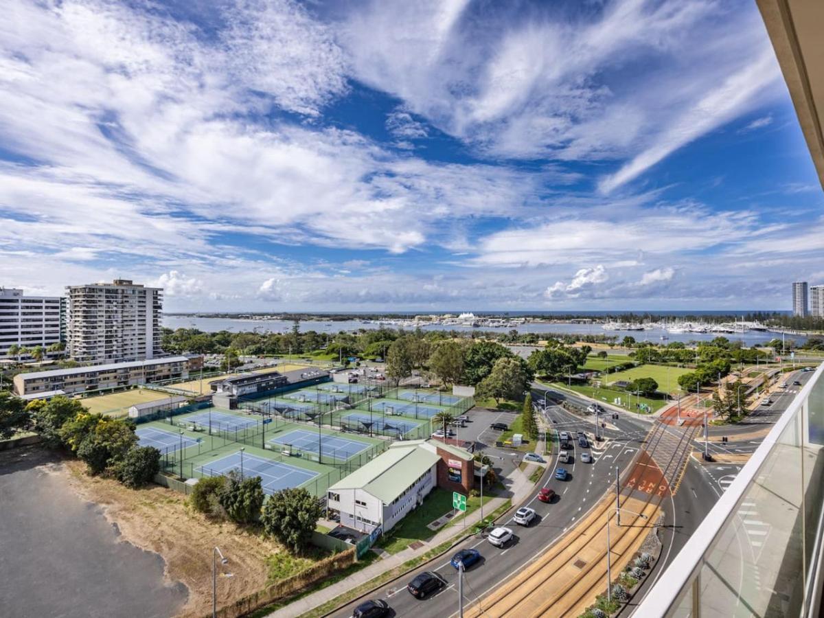Apartment Sweeping Ocean View W Carpark And Rooftop Pool Gold Coast
