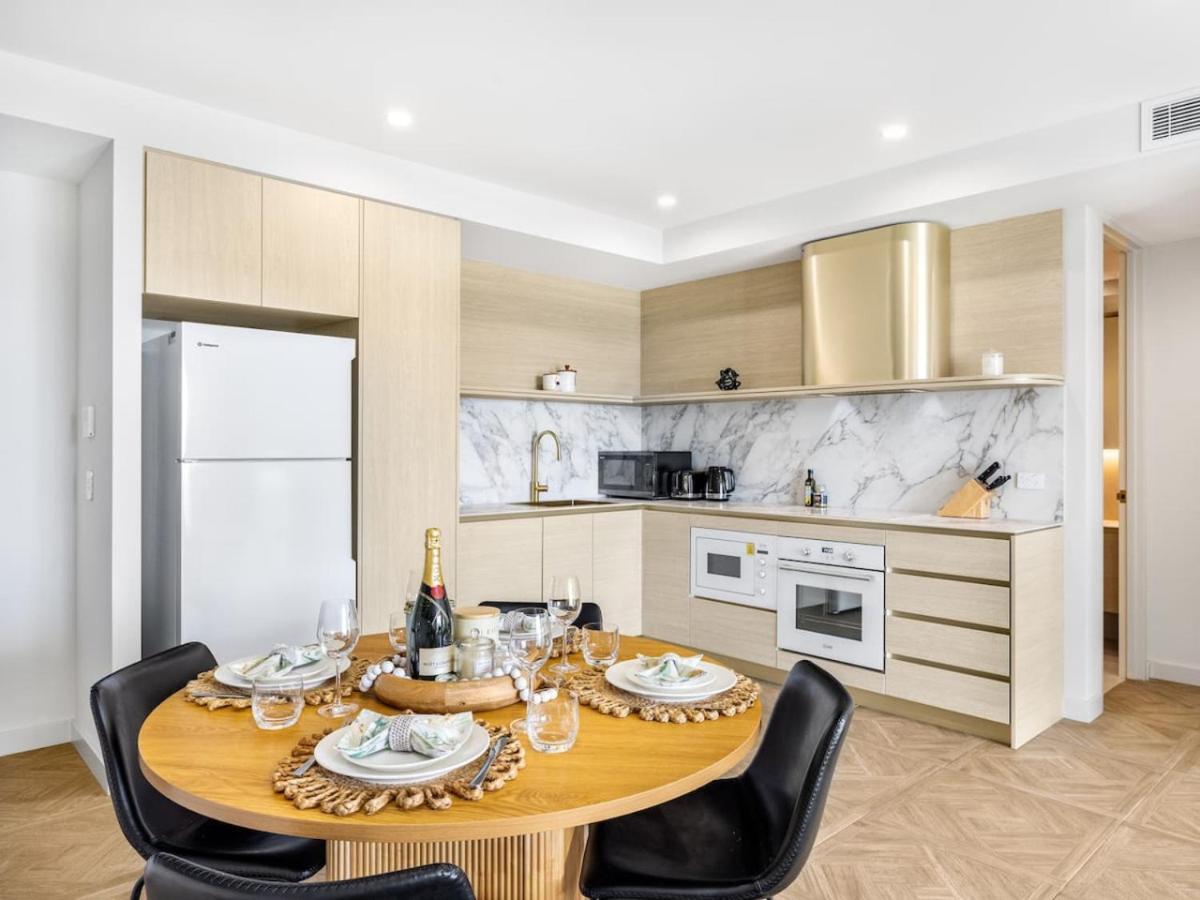 Apartment Sweeping Ocean View W Carpark And Rooftop Pool