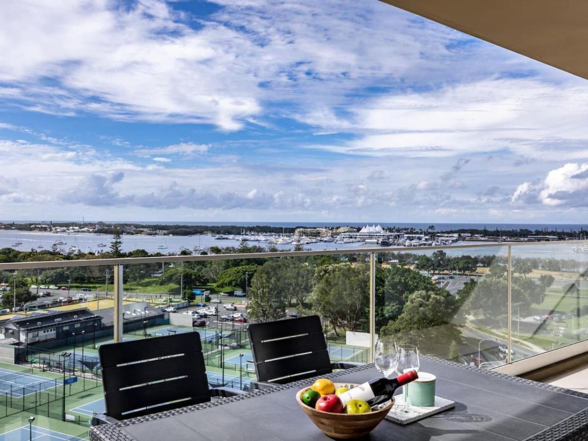 Sweeping Ocean View W Carpark And Rooftop Pool Gold Coast