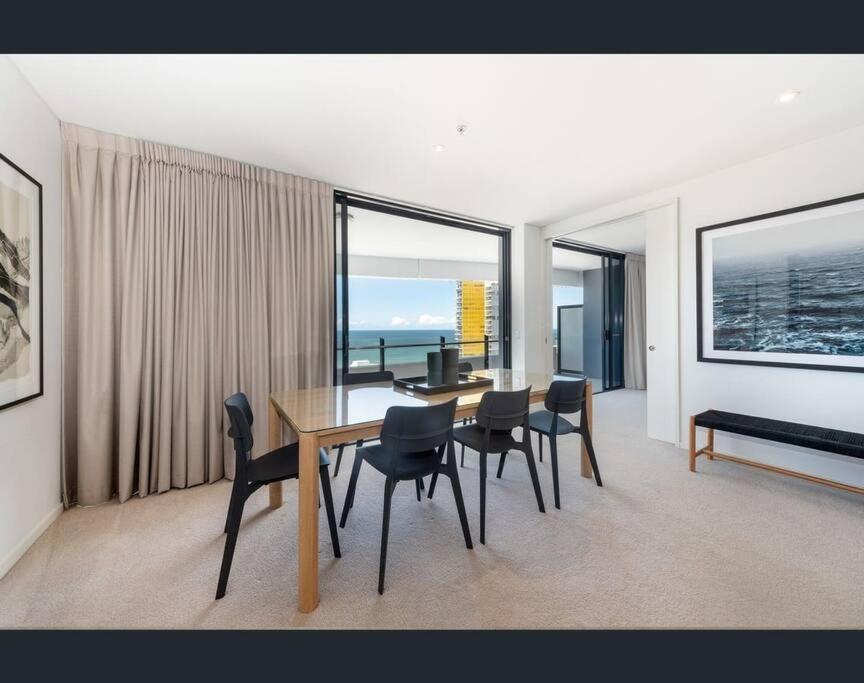 Luxury Wave Broadbeach 2302