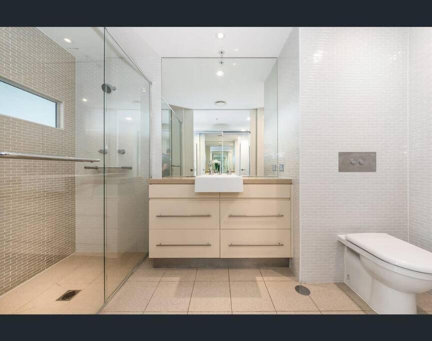 Luxury Wave Broadbeach 2302 Gold Coast