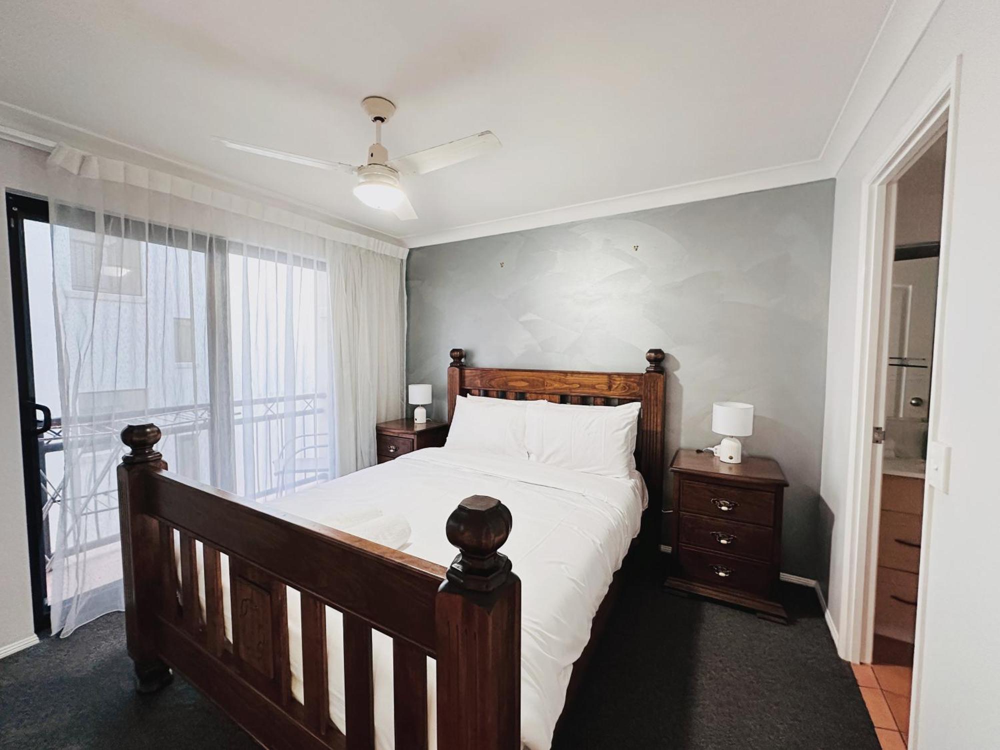 Southport Ocean Breeze Retreat With 2 Parking Gold Coast