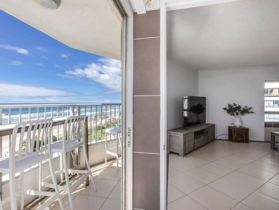 Apartment Absolute Beachfront In Paradise