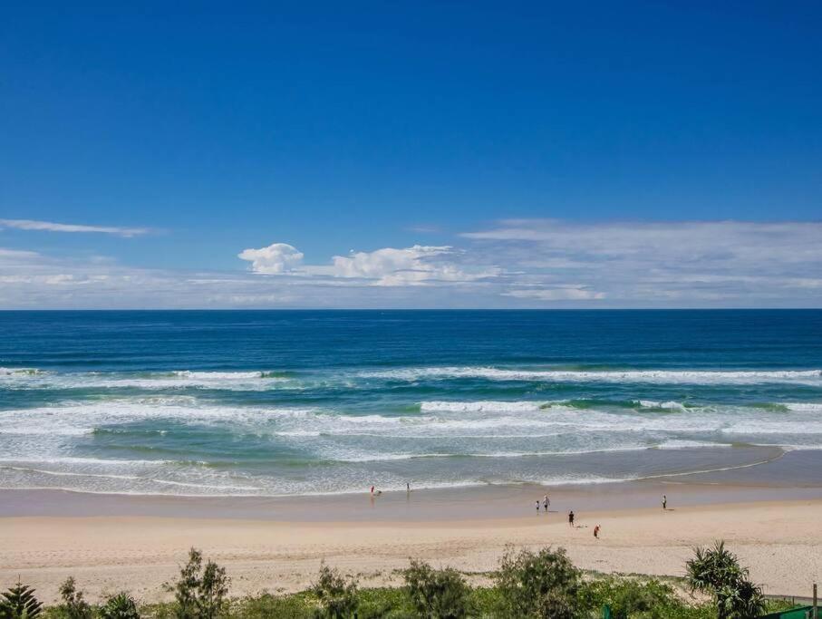 Absolute Beachfront In Paradise Apartment