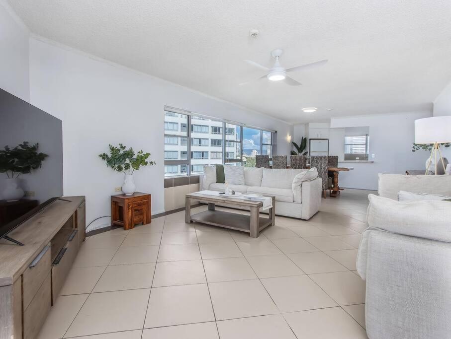 Apartment Absolute Beachfront In Paradise Gold Coast