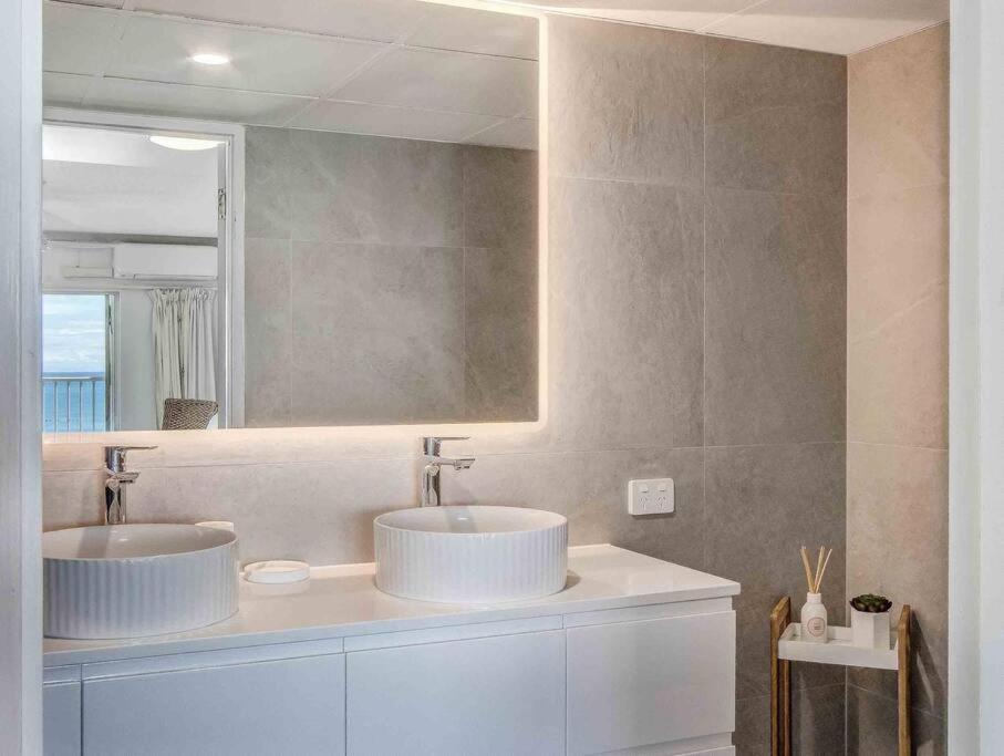 Absolute Beachfront In Paradise Gold Coast