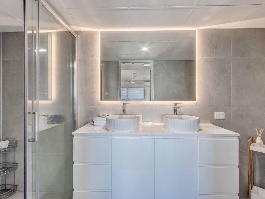 Absolute Beachfront In Paradise Apartment Gold Coast