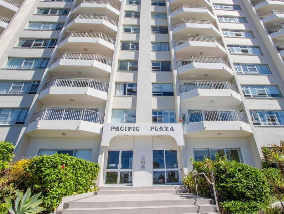 Absolute Beachfront In Paradise Apartment *