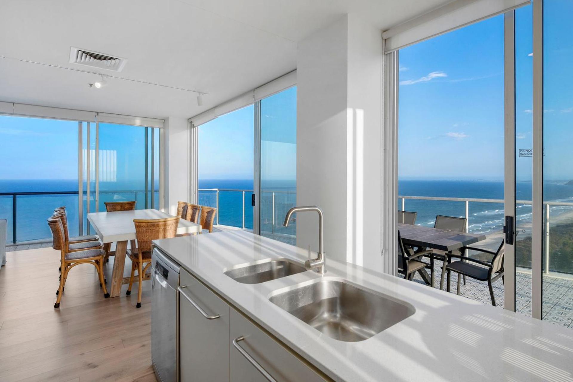 Air On Broadbeach 2 Level Private - Coasthm Gold Coast