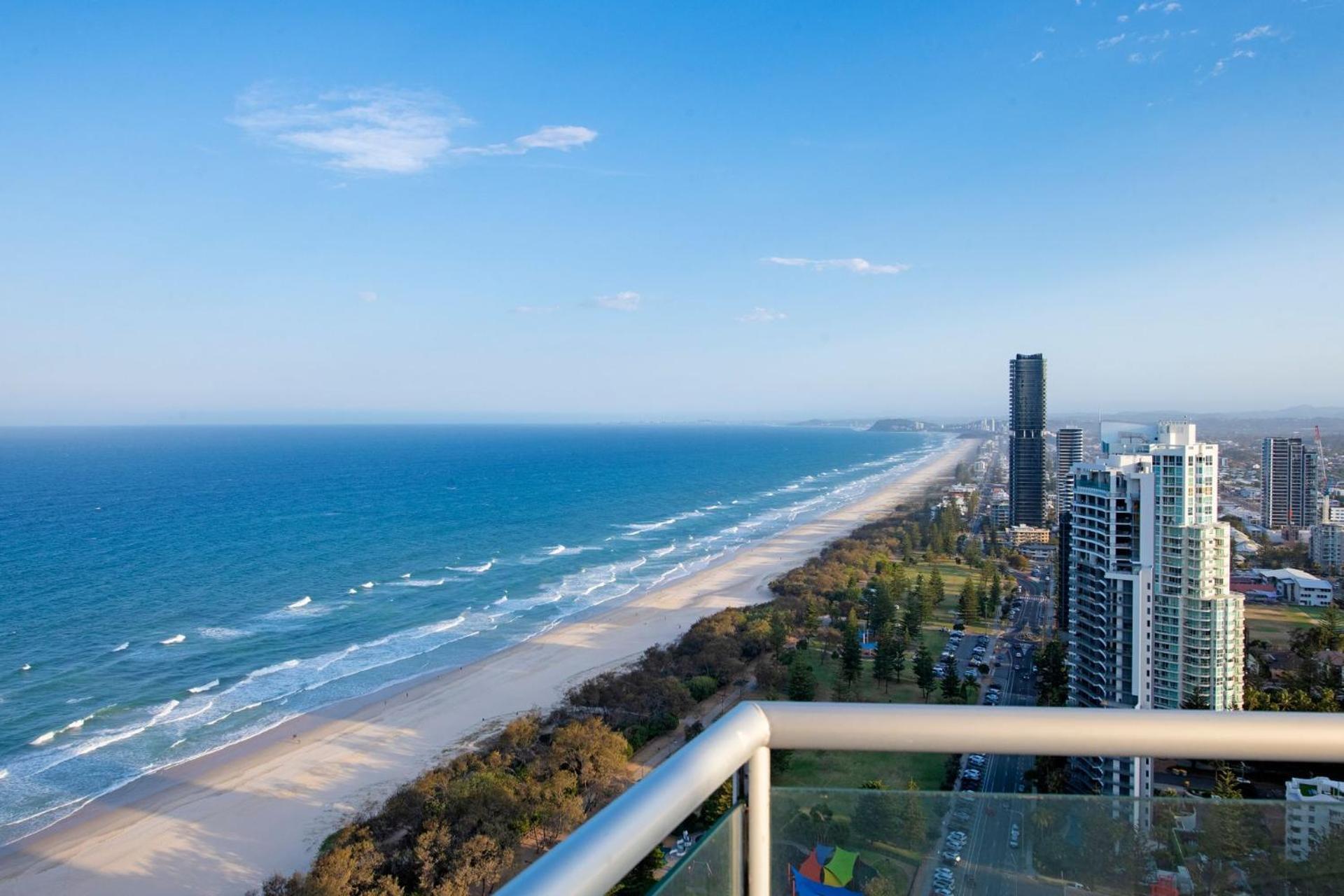 Air On Broadbeach 2 Level Private - Coasthm Apartment