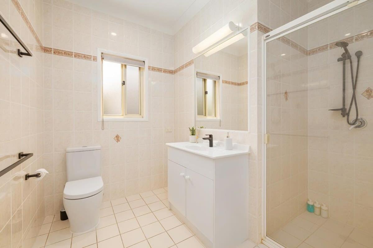 Pool Sauna Cinema Office 4br Spacious House Holiday home