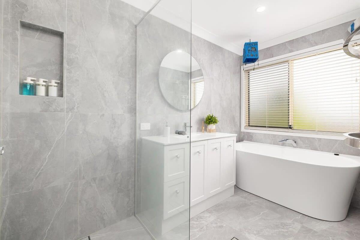 Pool Sauna Cinema Office 4br Spacious House Holiday home