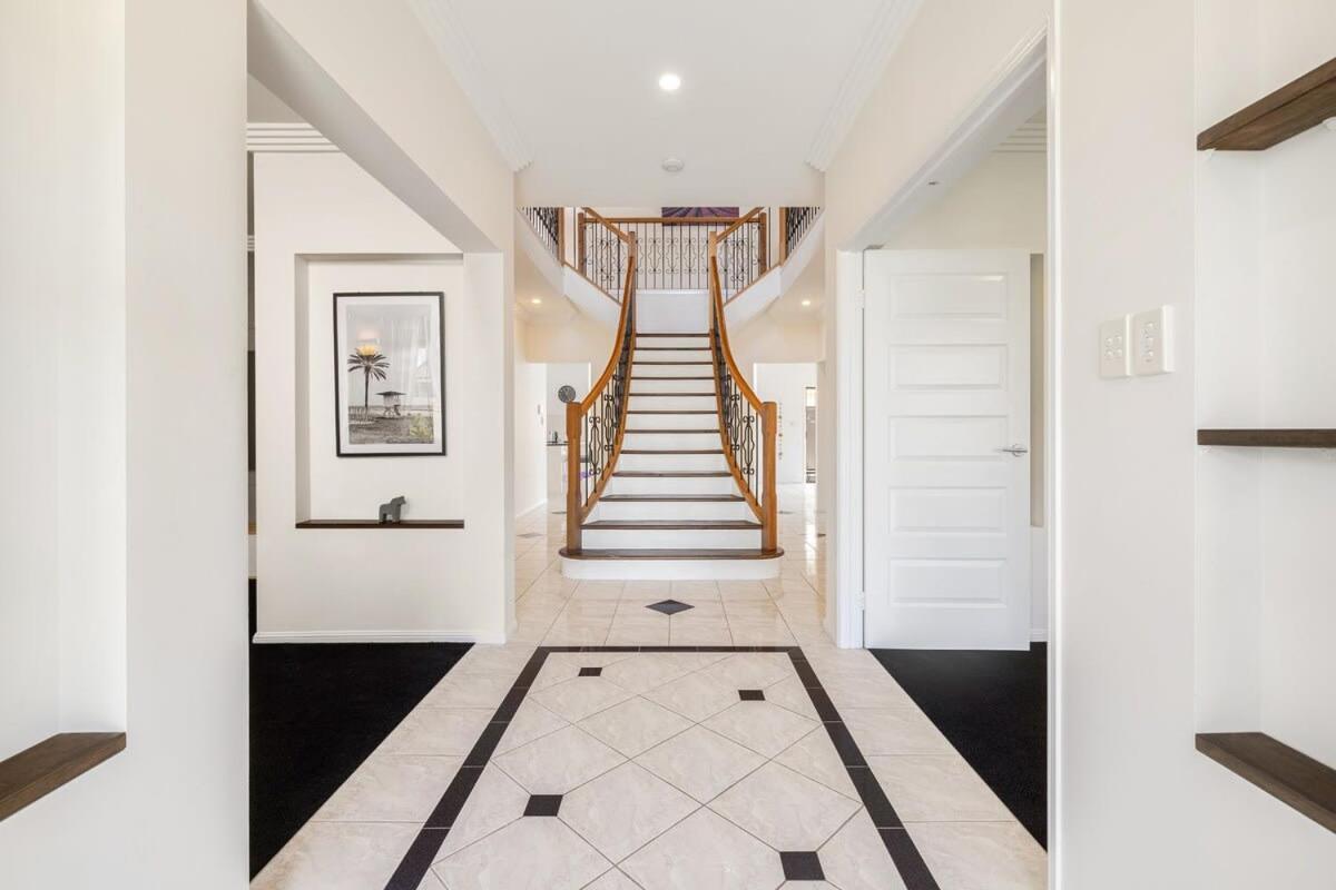 Pool Sauna Cinema Office 4br Spacious House * Gold Coast