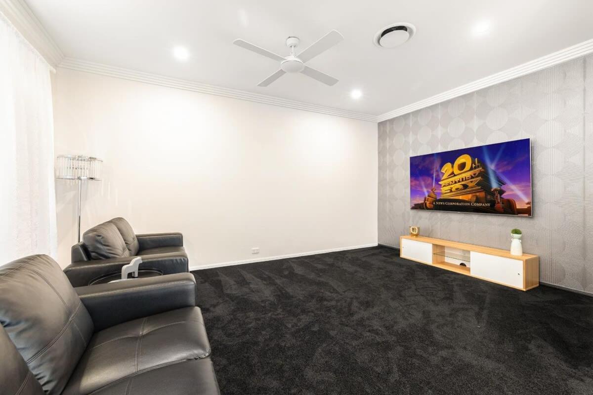 Holiday home Pool Sauna Cinema Office 4br Spacious House Gold Coast