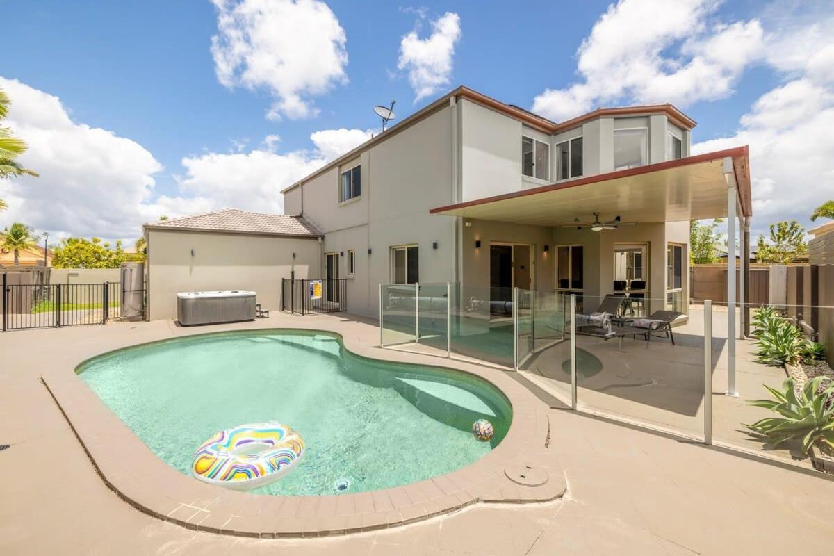 Pool Sauna Cinema Office 4br Spacious House Holiday home *