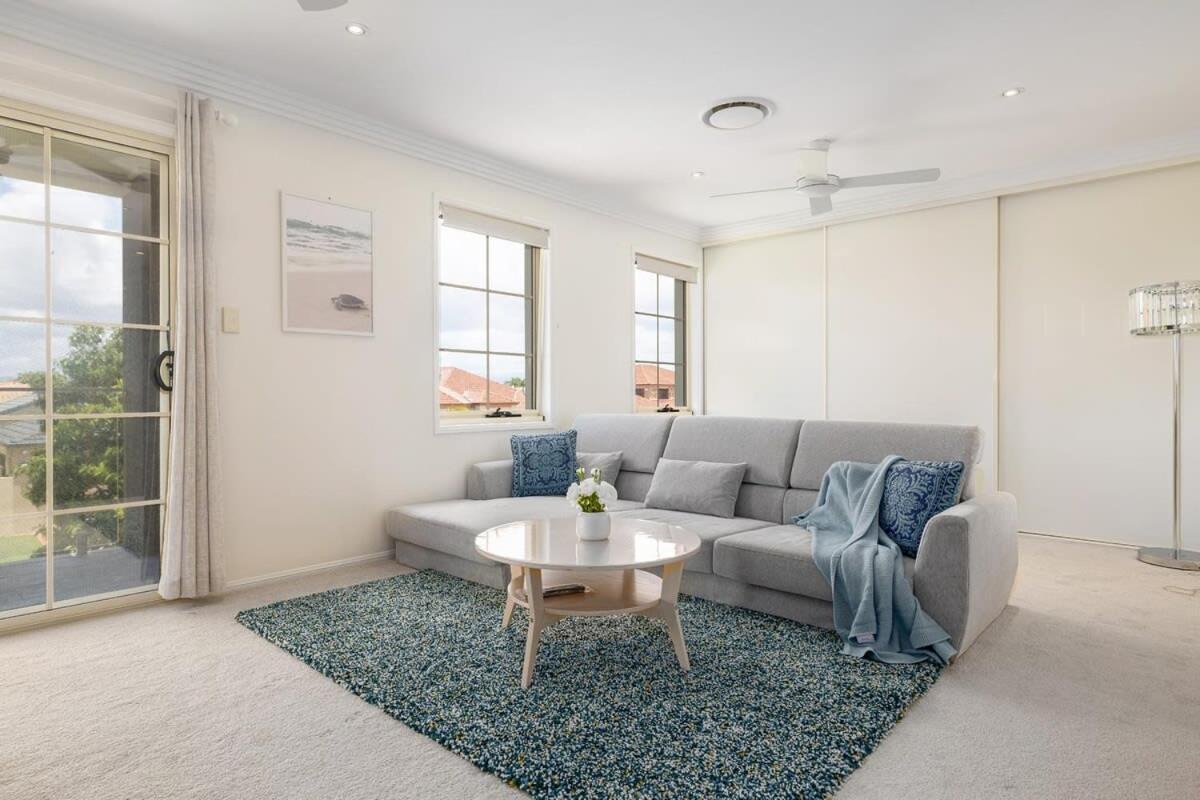 Pool Sauna Cinema Office 4br Spacious House Holiday home Gold Coast