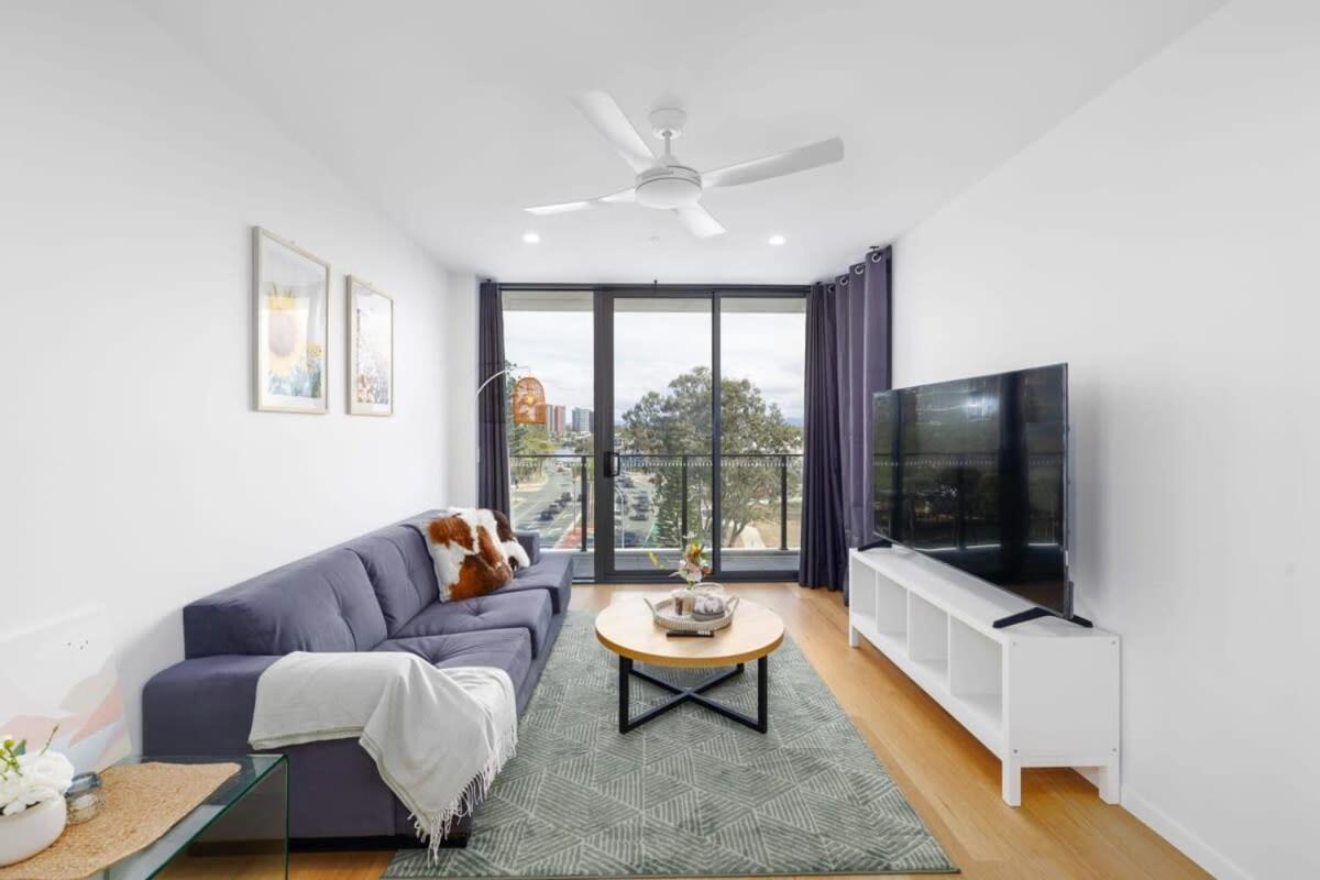 Apartment New 2br Prime Loc Stone's Throw From Train Stn