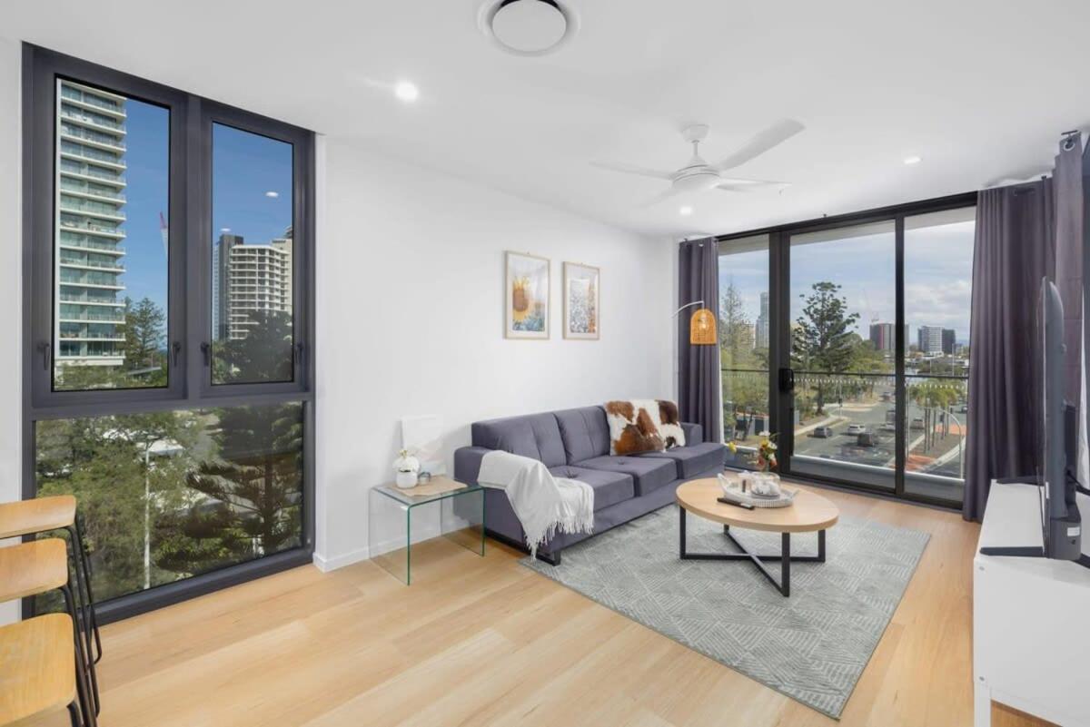 New 2br Prime Loc Stone's Throw From Train Stn * Gold Coast