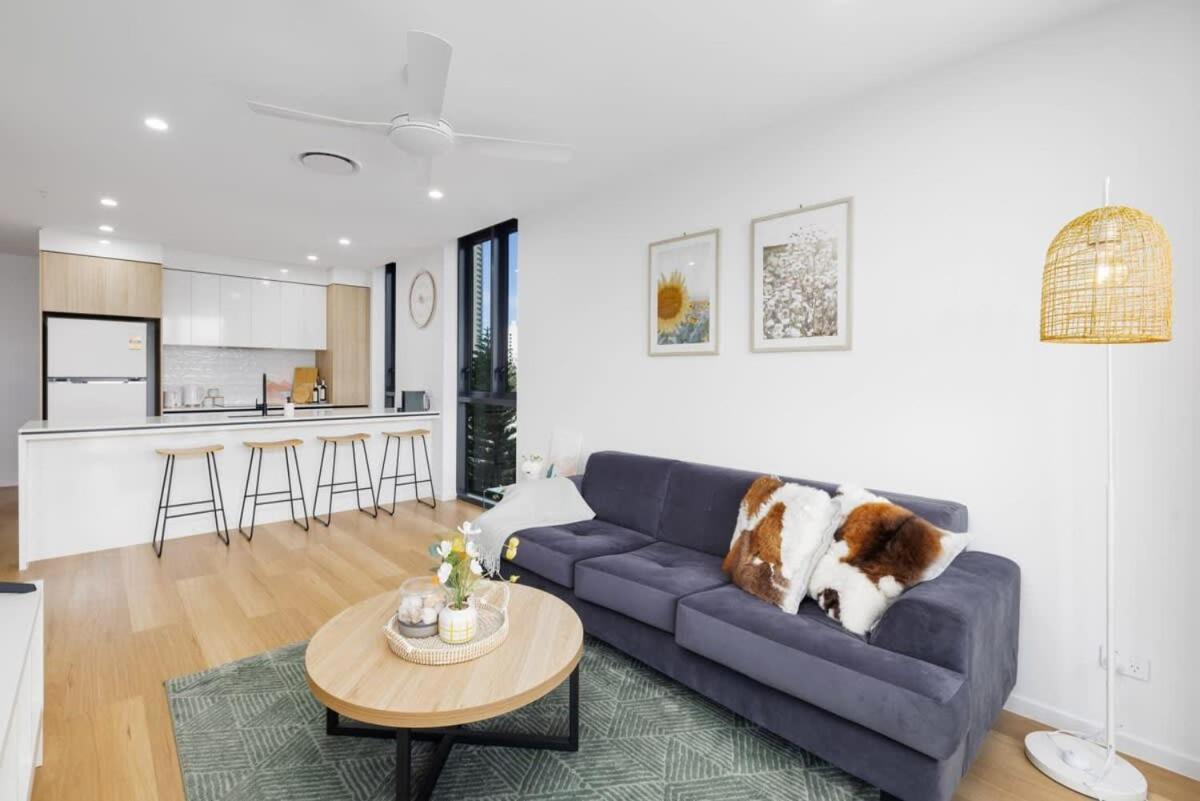 New 2br Prime Loc Stone's Throw From Train Stn Gold Coast