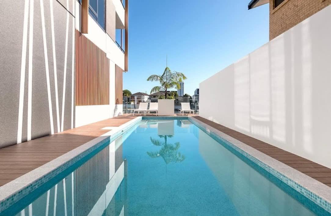Apartment New 2br Prime Loc Stone's Throw From Train Stn *