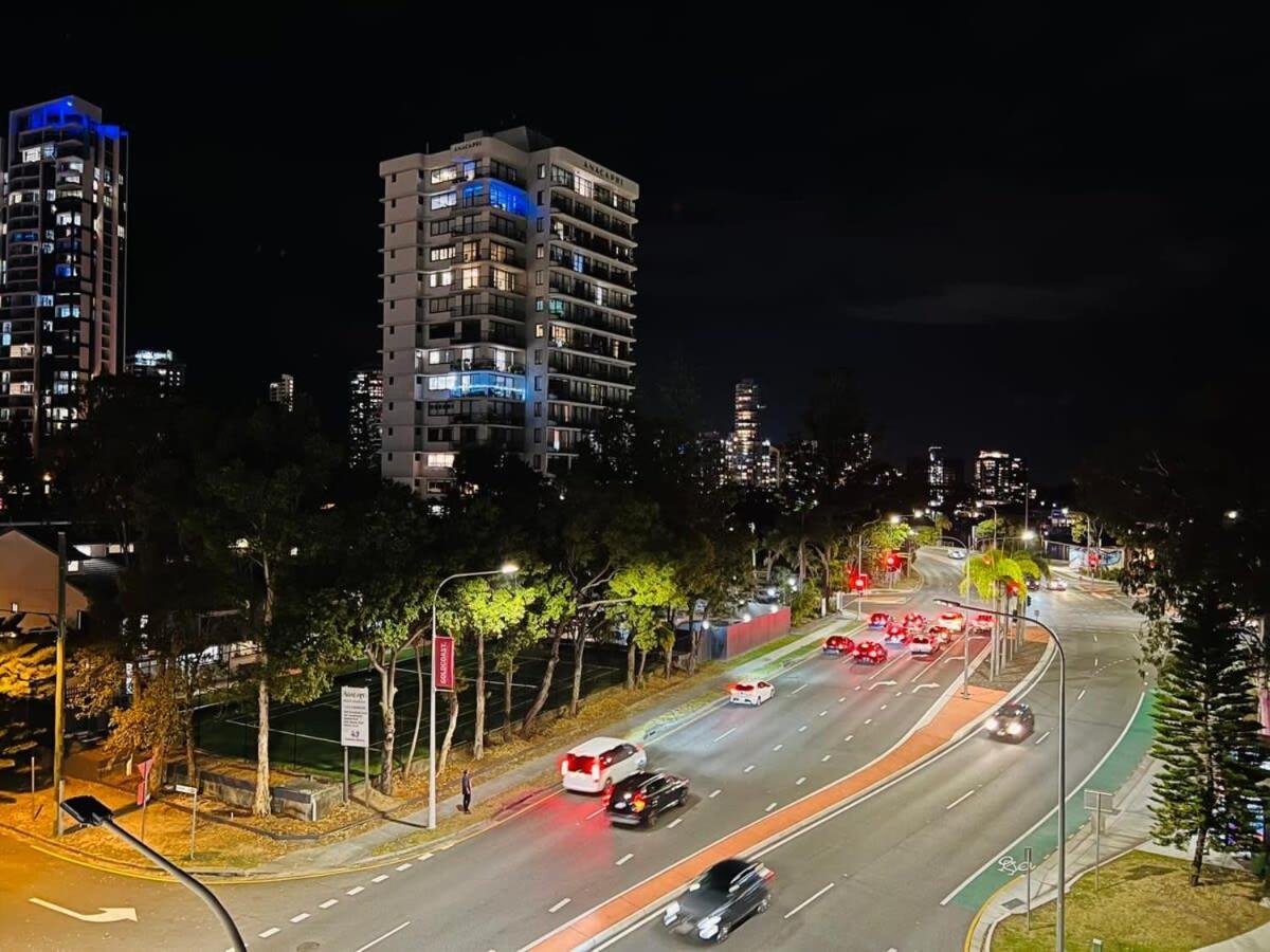 New 2br Prime Loc Stone's Throw From Train Stn Apartment Gold Coast