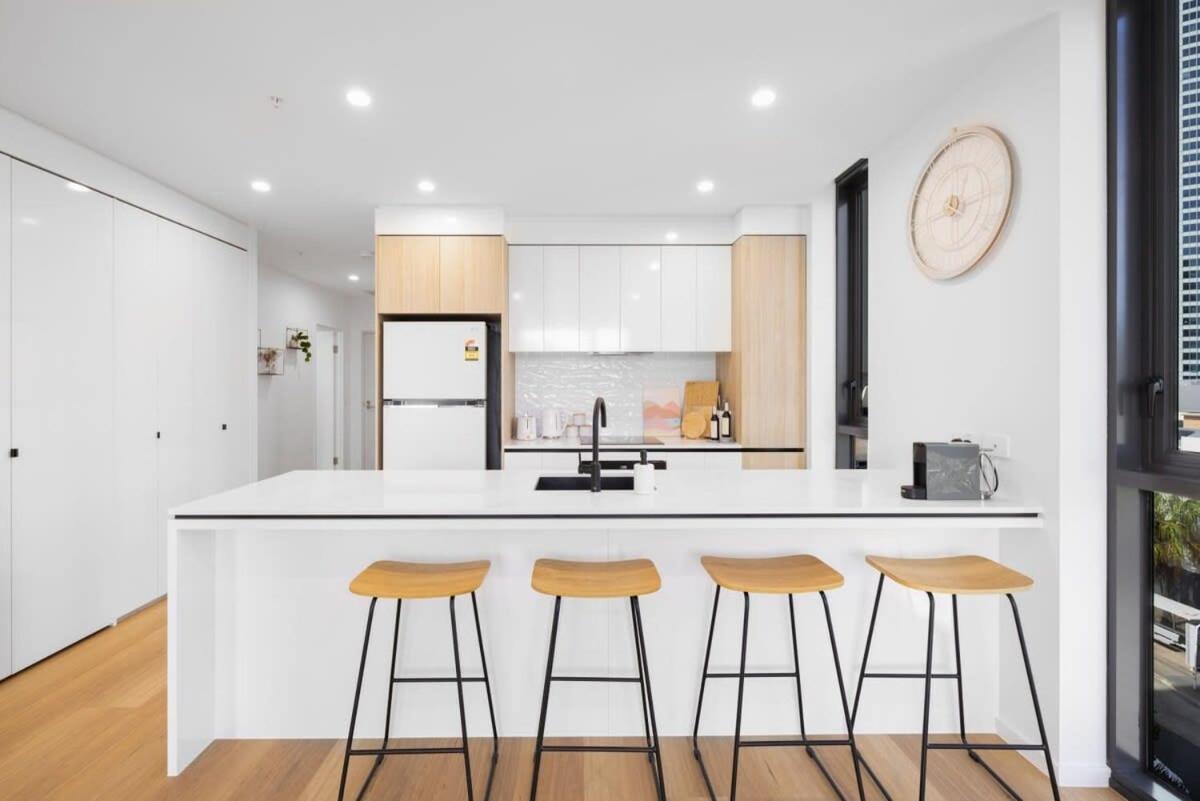 New 2br Prime Loc Stone's Throw From Train Stn Apartment