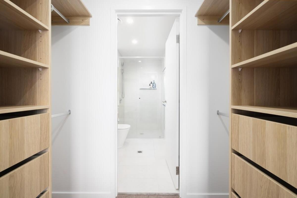 New 2br Prime Loc Stone's Throw From Train Stn Apartment Gold Coast