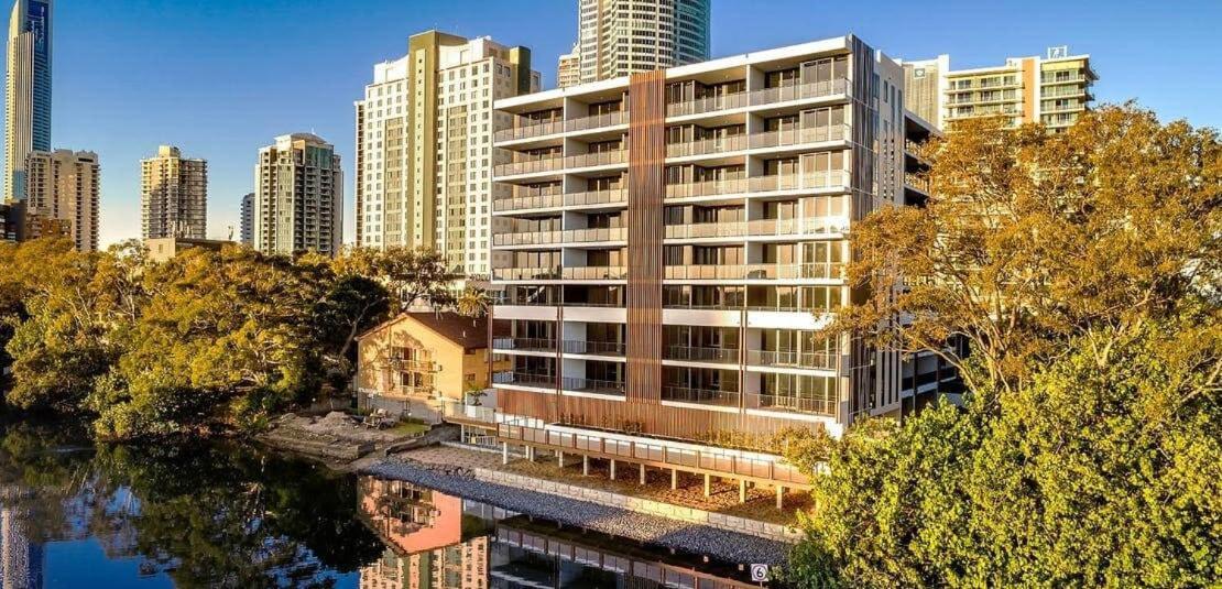 New 2br Prime Loc Stone's Throw From Train Stn Apartment