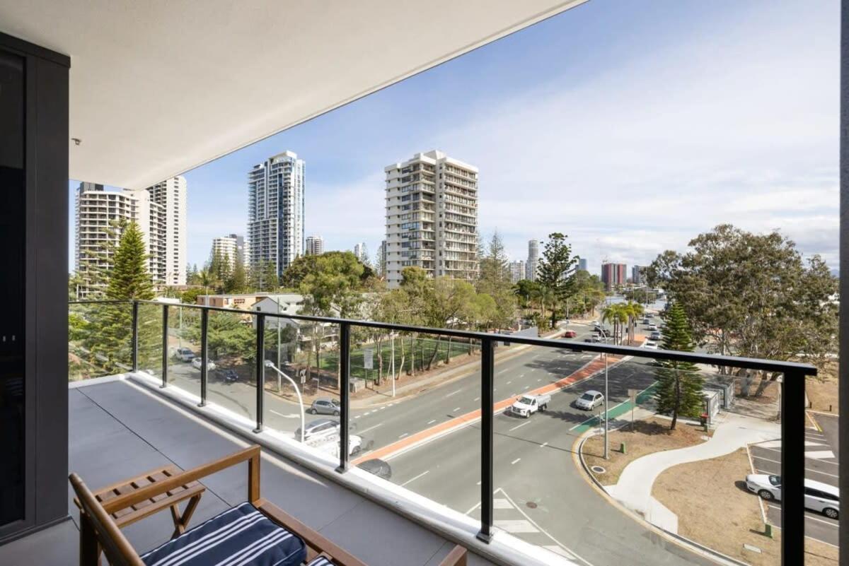 New 2br Prime Loc Stone's Throw From Train Stn Apartment Gold Coast