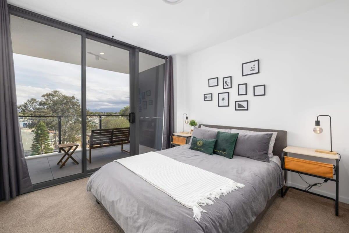 New 2br Prime Loc Stone's Throw From Train Stn