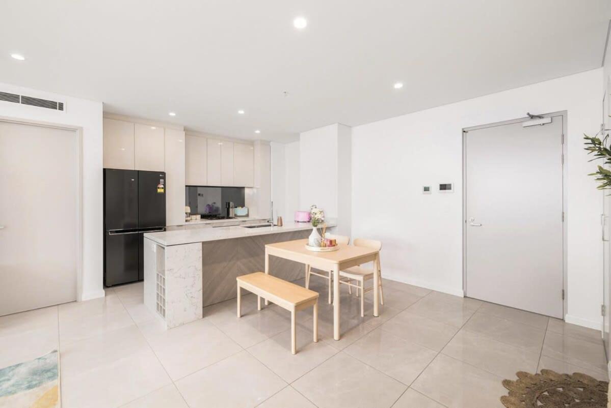 Just A Stone's Throw To The Brand New 2br Apartment Gold Coast