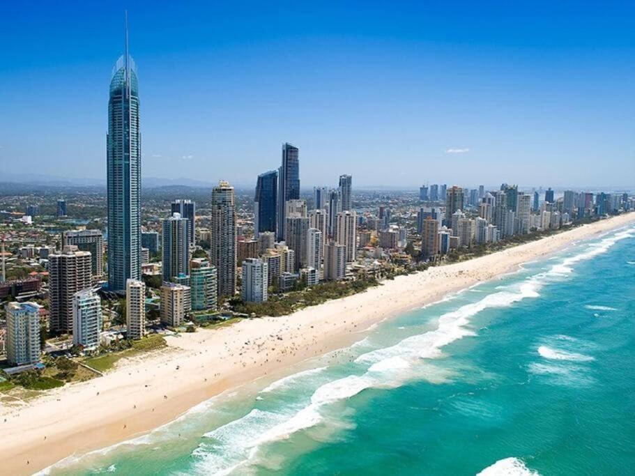Apartment Just A Stone's Throw To The Brand New 2br Gold Coast