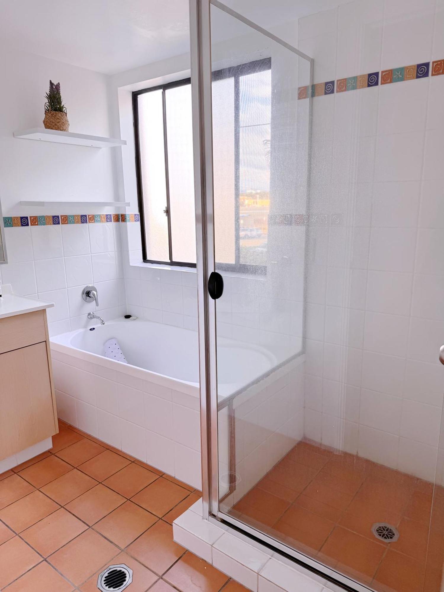 Southport Ocean Breeze Retreat With 2 Parking Apartment Gold Coast