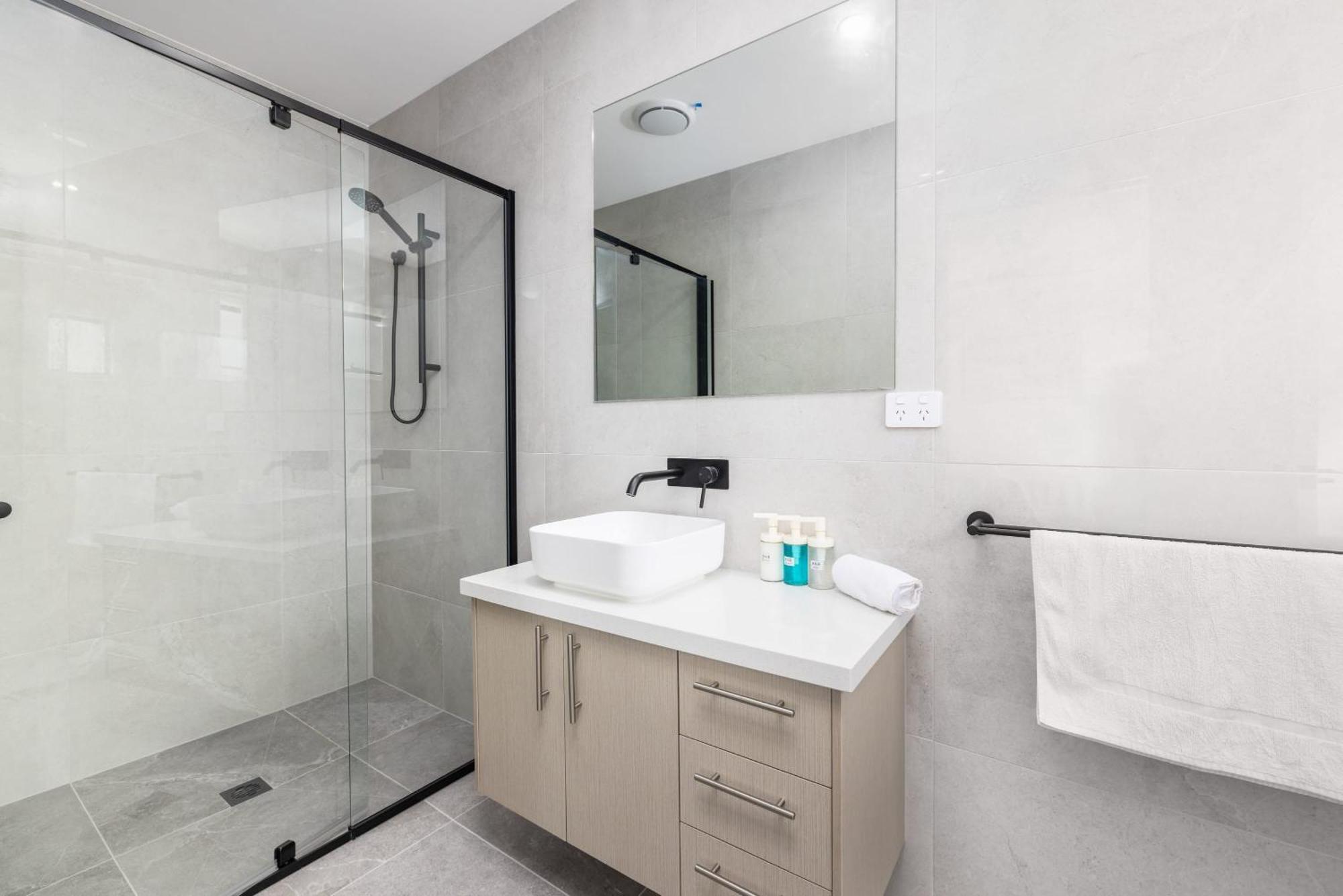 Netflix Brand New 4br Fast Nbn Ac Free Parking Holiday home
