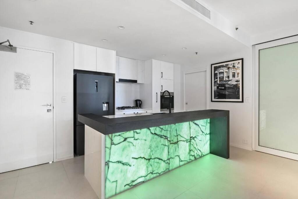 Luxury Broadbeach With Ocean Views * Gold Coast