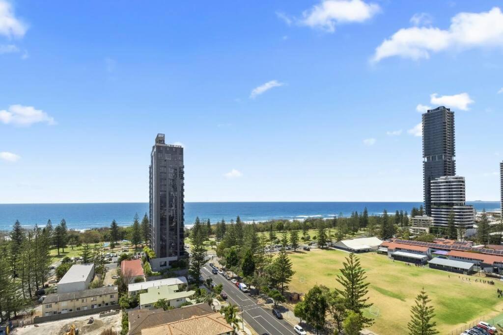 Luxury Broadbeach With Ocean Views Gold Coast