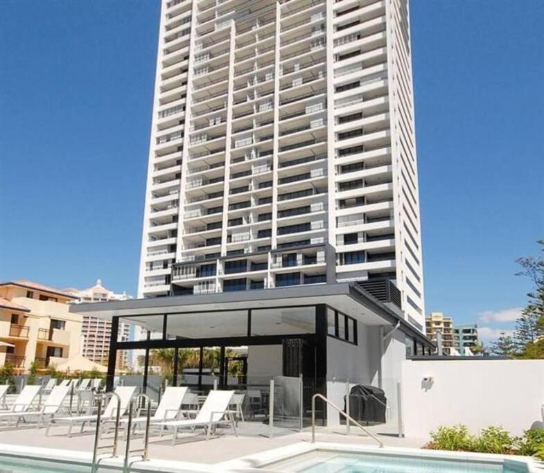 Apartment Luxury Broadbeach With Ocean Views *
