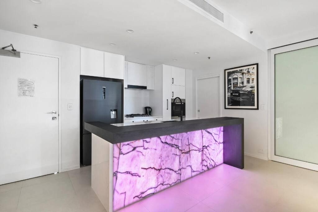 Luxury Broadbeach With Ocean Views Apartment *