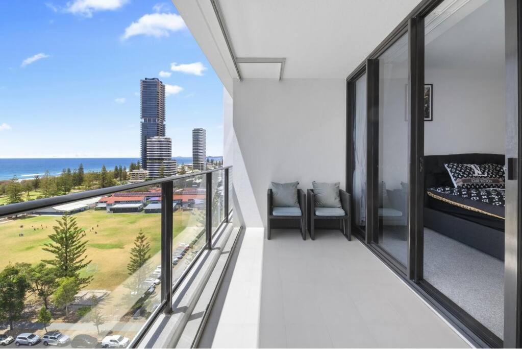 Luxury Broadbeach With Ocean Views Apartment Gold Coast