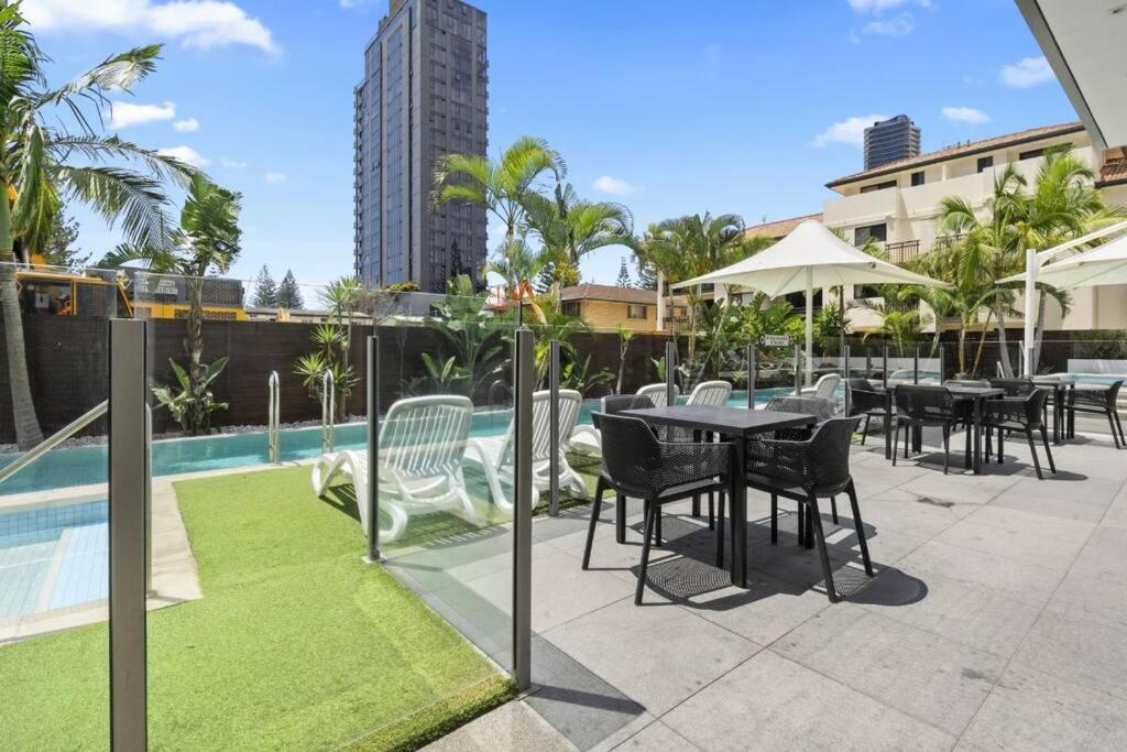 Luxury Broadbeach With Ocean Views Apartment *